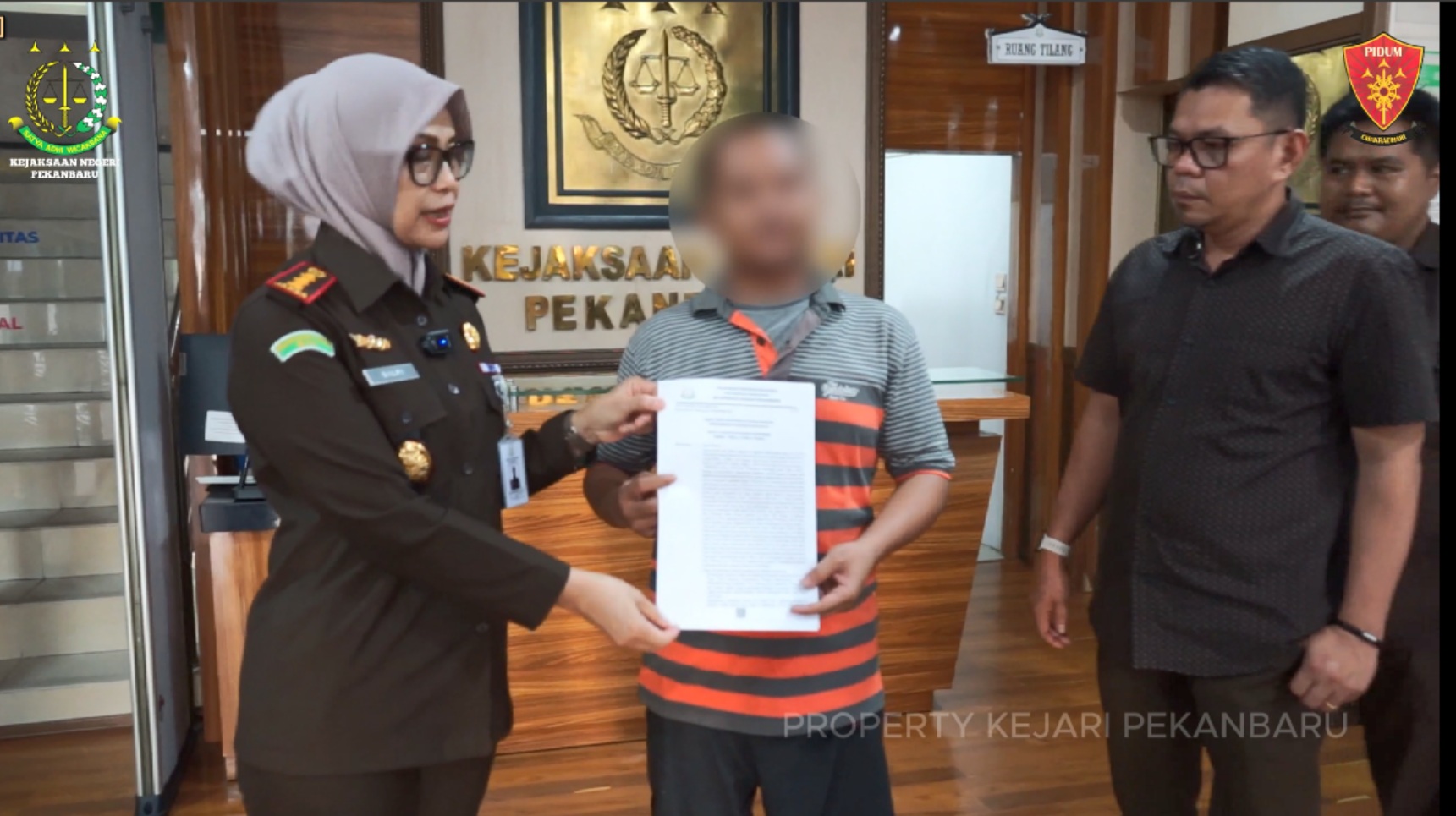 KEJARI PEKANBARU HENTIKAN PENUNTUTAN SEORANG AYAH YANG CURI MOTOR DEMI BIAYA ANAKNYA YANG SAKIT